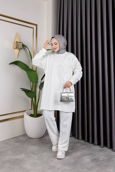 QUAWEAR Crew Neck Side Slit Floral Emblem Tunic and Trousers Double Set