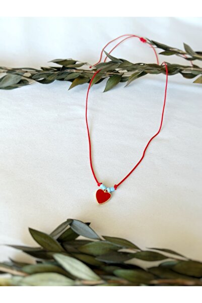 Atölye Merdiven Kırmızı kalp detaylı mavi boncuklu kadın Kolye