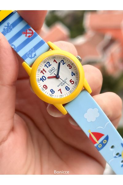 Q&Q 10 Atm, 2 Years Warranty, Blue Silicone Cord, Boy's Wristwatch Suitable for Pool and Sea Use