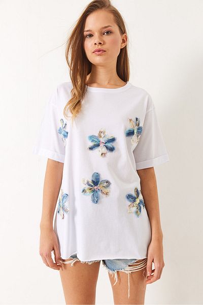 Bianco Lucci Lässiges Damen-T-Shirt mit Blumenstickerei und Schlitzen an den Seiten 60283068