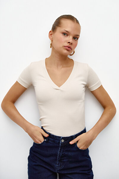 urban focus V neck t-shirt