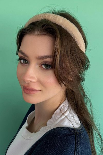 TAKIŞTIR مجموعة من اللون الكريمي على شكل فراشة من القطيفة بإبزيم ومجموعة تاج