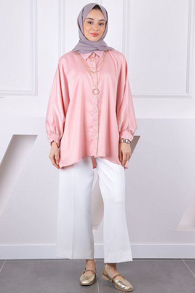 İmajButik Oversize σατέν πουκάμισο με κολιέ σε πούδρα