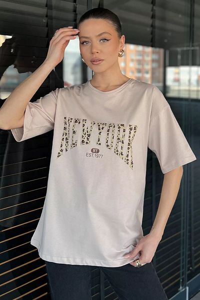 GÜLSELİ Tricou de damă cu decolteu rotund cu imprimeu text cu imprimeu leopard în față Koyutaş