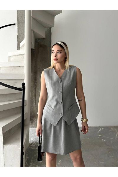 LE CARAMBOLE Women's Gray Vest Skirt Double Set