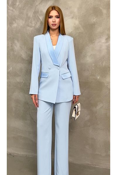 pembekurdelem Set de damă din satin Baby Blue - Jachetă și pantaloni cu guler șal
