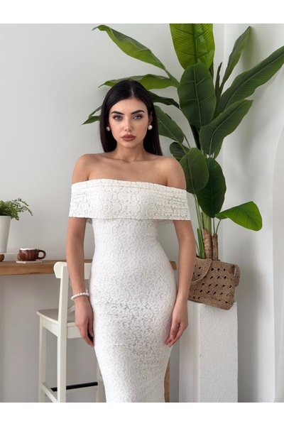 Afiş Butik Beyaz Dantelli Madonna Yaka Uzun Elbise
