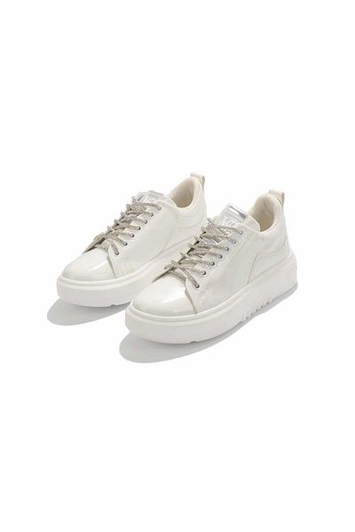 Bambi Weißer Damen-Sneaker aus faltigem Lackleder K 01345016008