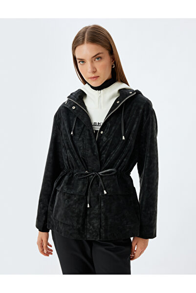 Koton Αδιάβροχο από συνθετικό δέρμα Oversize με κουκούλα, δεμένη μέση και τσέπη με φερμουάρ