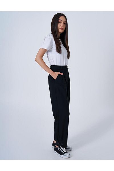 Kayra Buttoned Carrot Cut Trousers Black