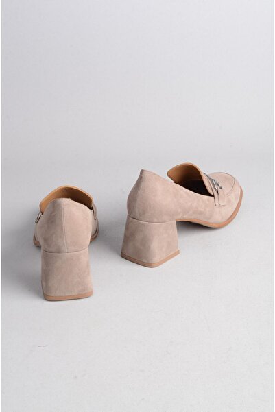 SEÇ KUNDURA SEÇ 142 HAKİKİ DERİ TOKALI  TOPUKLU KADIN AYAKKABI (Topuk Boyu:5,5 cm) VİZON SÜET