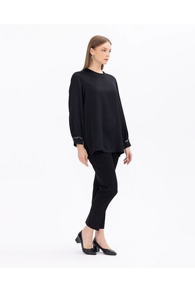 Gala-Xi Μαύρη γυναικεία μπλούζα με λαιμόκοψη Plus Size με λεπτομέρεια από πέτρα 23211001002