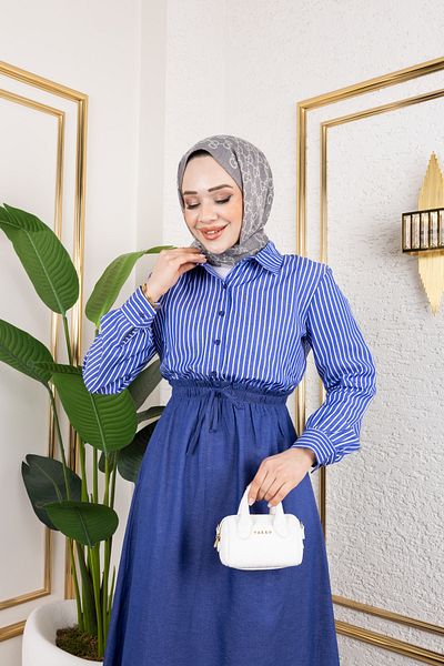 Eliva Rochie de damă Saks albastru din satin lungă cu dungi albe, cu talie elastică