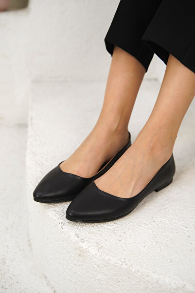 Diardi حذاء باليرينا نسائي أسود اللون بمقدمة مدببة