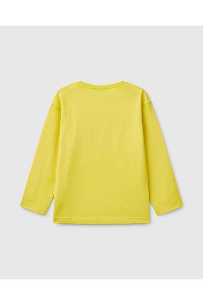 United Colors of Benetton تي شيرت أصفر بأكمام طويلة مطبوع عليه شعار بينيتون للأولاد