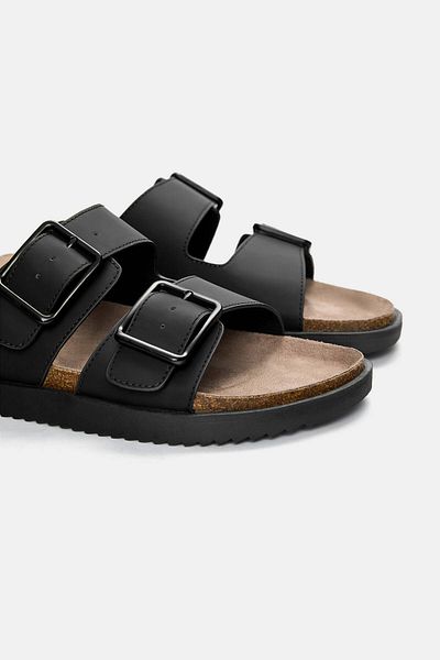 Pull & Bear صندل مسطح مع مشبك