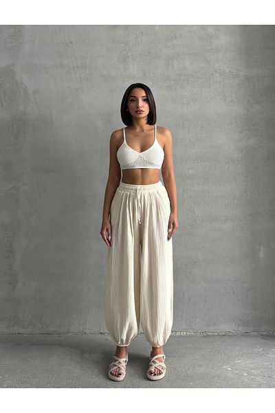 BEJNA Beigefarbene Shalwar-Hose aus Musselinstoff mit Taschen für Damen