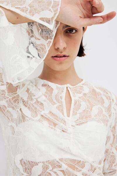 H&M بلوزة من الدانتيل