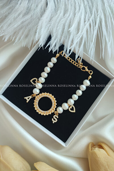 ROSELİNNA Çeyrekli Gerçek İnci Bileklik, Çeyrek Altın Çerçeveli Harfli İnci B...