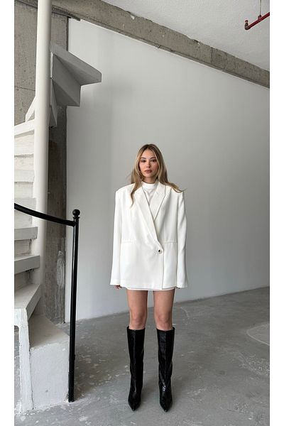 Zey Studio Women's White Oversize Blazer Jacket with Padding Detail