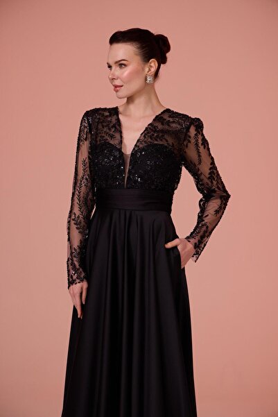 Carmen Siyah Dantel Uzun Kollu Saten Abiye Elbise