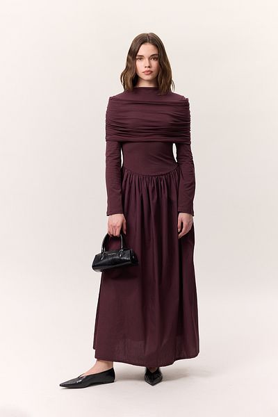 Manuka Burgunderrotes Lacquer-Kleid – dreieckiges Muster mit langem und breitem Effekt