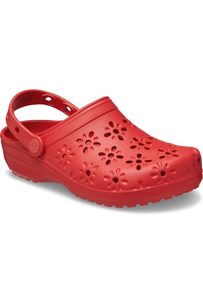 Crocs شبشب نسائي كلاسيكي بقص الأزهار باللون الأحمر