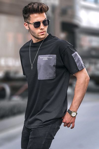 Madmext Basic-T-Shirt für Herren mit schwarzem Taschendetail