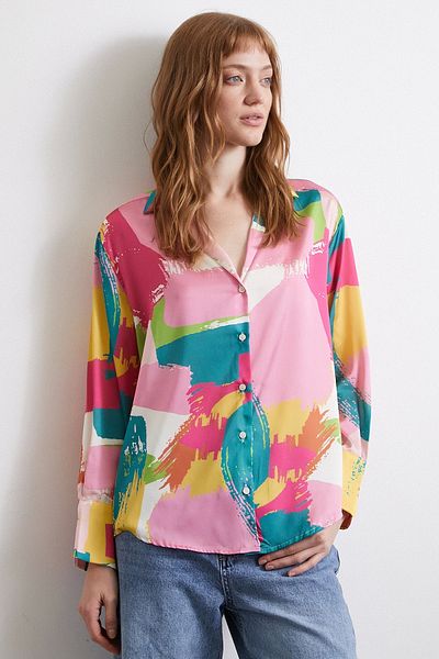 Never more V-Neck Patterned Shirt and Powder
