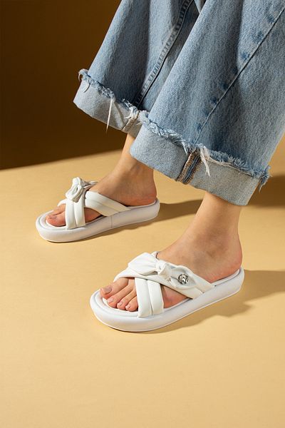 Ege's Shoes صندل شبشب بكعب عريض مريح وخفيف الوزن باللون الأبيض للموسم الجديد