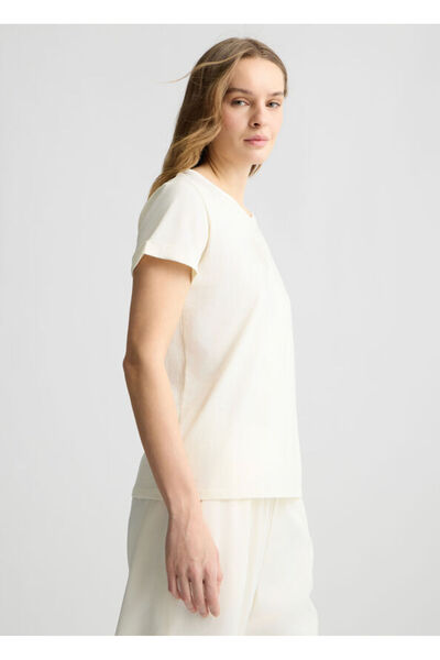 Liu Jo Γυναικείο μπλουζάκι εκρού 100% βαμβακερό κανονική εφαρμογή με στρογγυλή λαιμόκοψη κοντό μανίκι