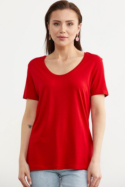 Sementa Tricou roșu cu guler deschis curgător pieptănat