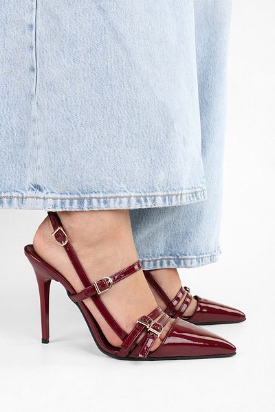Shoeberry Damen-Stiletto mit Gürtelschnalle aus Lackleder in Jasmin-Burgunderrot