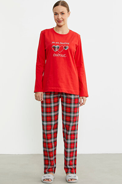 Sementa Піжамний комплект червоного кольору з картатим візерунком та вишивкою