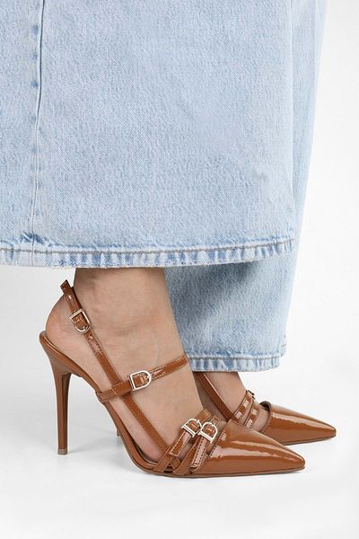 Shoeberry Damen-Stiletto mit Gürtelschnalle aus Jasmin-Karamell-Lackleder