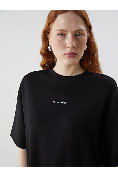 LC Waikiki RMZ GİYİM FARKIYA تي شيرت نسائي مطبوع بياقة روبا وقصة فضفاضة