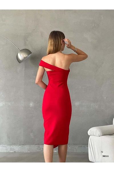 Modafeminen Ασύμμετρο φόρεμα με έναν ώμο με λεπτομέρεια Midi 582111 Κόκκινο