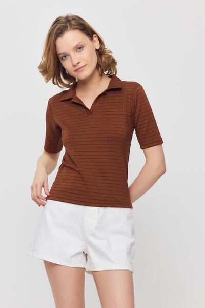 Rays 4449A Κοντό μπλουζάκι με ριγέ V λαιμόκοψη καφέ