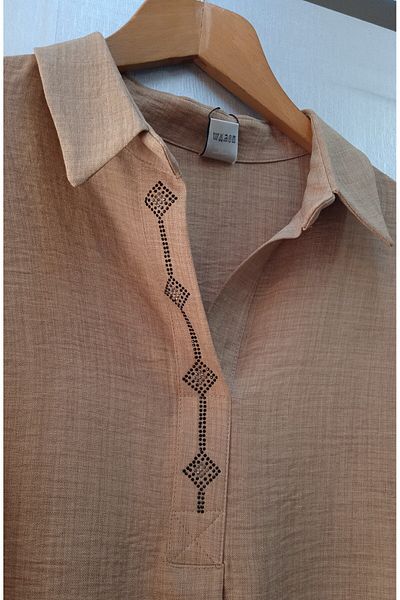 FUERTE XL Large Size Camel Color Collar Stone Detailed Linen Blouse