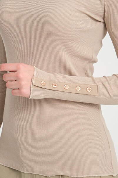 Store Kadın %100 Pamuk Tişört – Düğmeli Kollar Ve Modern Yuvarlak Yaka Tasarımı