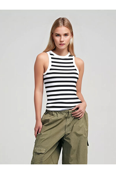 MİO ESTİLO NOVELLE Αθλητής με λαιμόκοψη με κορδόνι