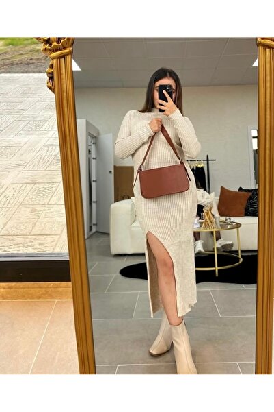 Butik Yandan yırtmaçlı triko elbise