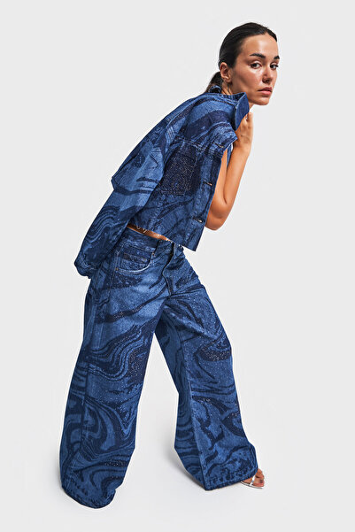 its basic Kadın Mavi Renk Parlak Taş Detaylı Crop Fit Denim Ceket