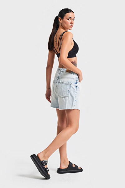 its basic Snow Color Baggy Fit Women's Mini Denim Shorts - Loose Fit