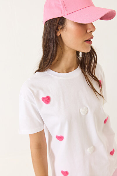 Bianco Lucci Γυναικείο κοντομάνικο μπλουζάκι με κεντημένη καρδιά Süzene 60602026