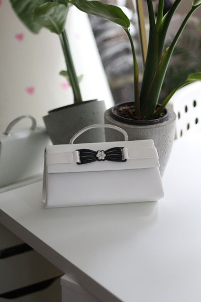 Moom Bag Γυναικεία λευκή δερμάτινη βραδινή τσάντα Clutch με λουλούδια και λαβή