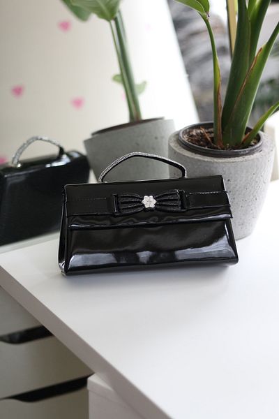 Moom Bag Geantă de mână pentru rochie de seară din piele neagră pentru femei, cu mâner cu mâner