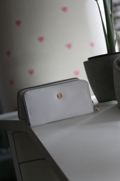 Moom Bag Women's White Textured Slim Wallet with Card Holder Detail