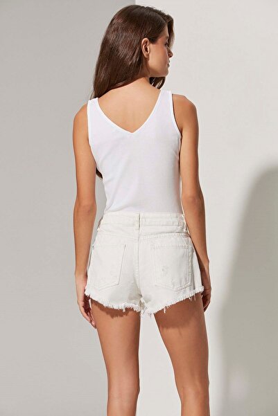 White By Nature Püsküllü Beyaz Kadın Şort Wbn