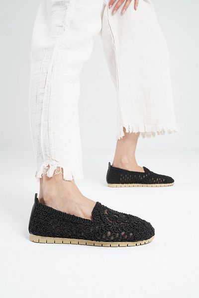 Beyond Women's Black Floral Embroidered Straw Knitwear Daily Ballet Flats Byndtrb02